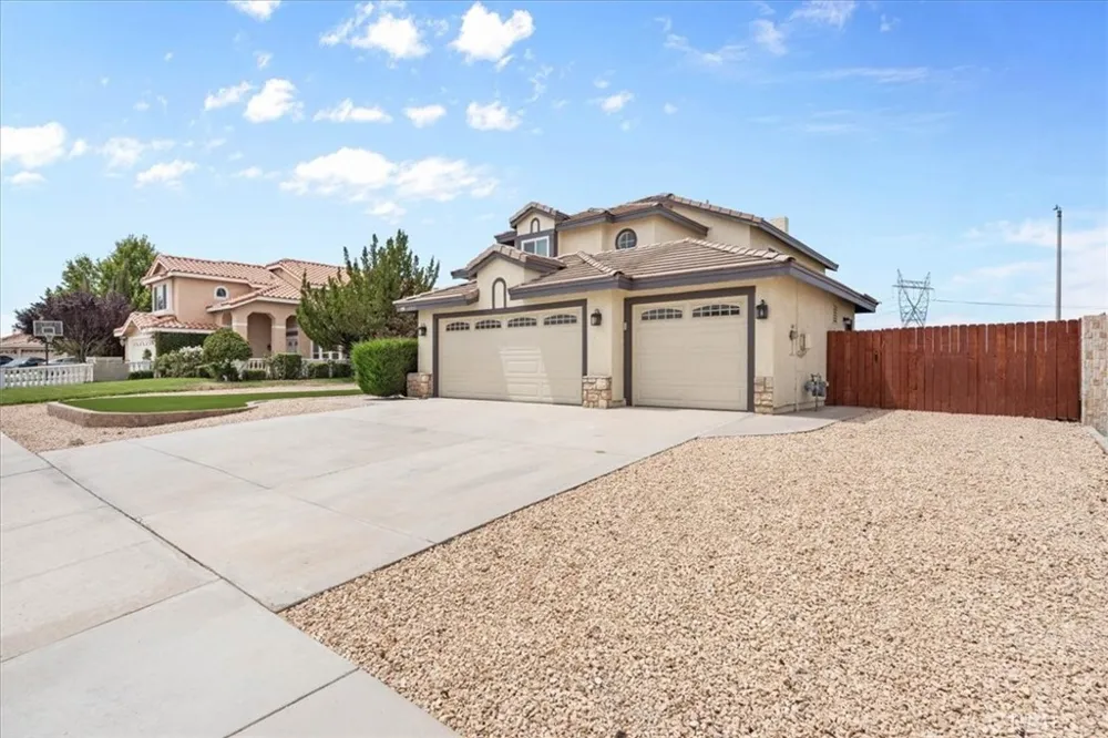 12242 San Ysidro Victorville, CA 92392