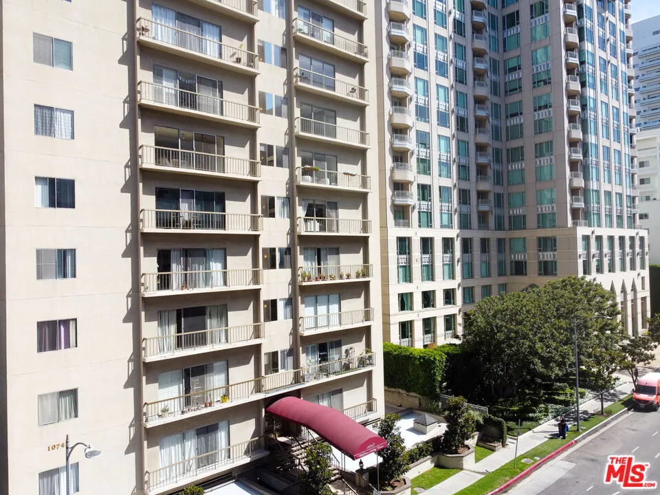 10747 Wilshire Boulevard #PH4 Los Angeles, CA 90024