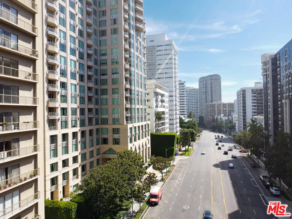 10747 Wilshire Boulevard #PH4 Los Angeles, CA 90024