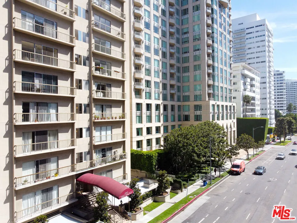 10747 Wilshire Boulevard #PH4 Los Angeles, CA 90024