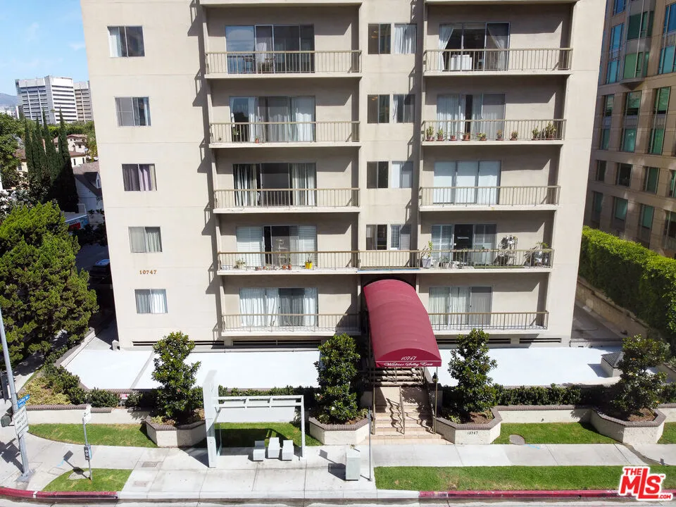 10747 Wilshire Boulevard #PH4 Los Angeles, CA 90024