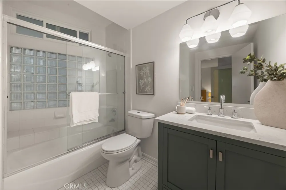 3019 3rd Street #202 Santa Monica, CA 90405