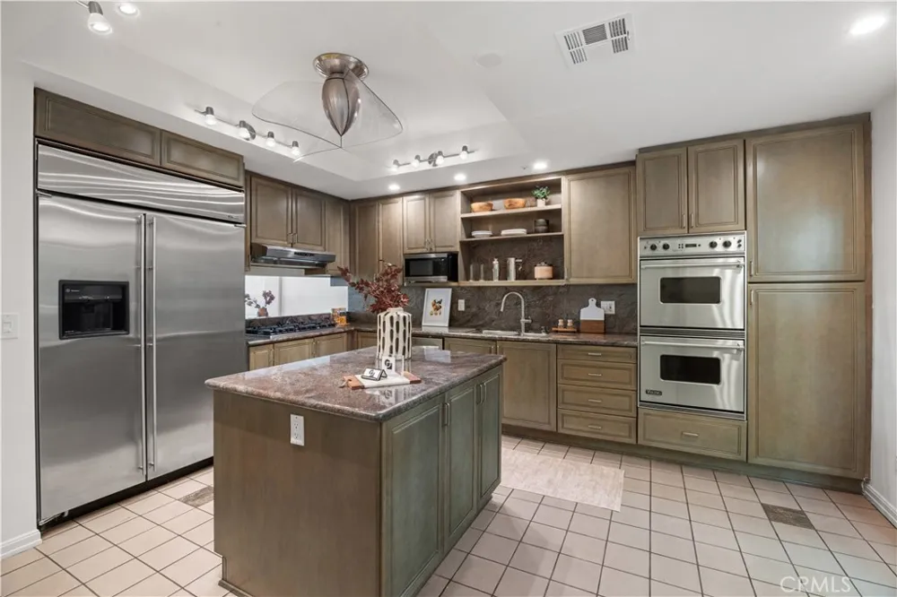 3019 3rd Street #202 Santa Monica, CA 90405
