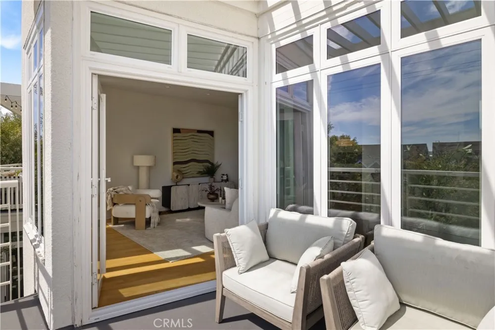 3019 3rd Street #202 Santa Monica, CA 90405