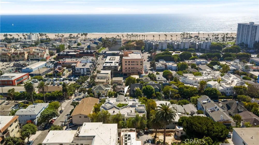 3019 3rd Street #202 Santa Monica, CA 90405