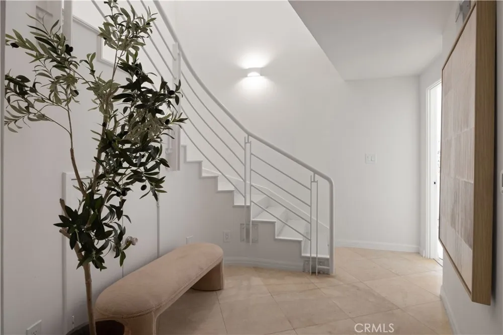 3019 3rd Street #202 Santa Monica, CA 90405
