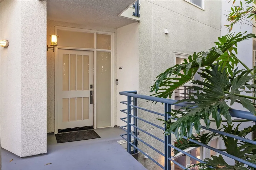 3019 3rd Street #202 Santa Monica, CA 90405