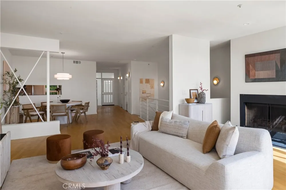 3019 3rd Street #202 Santa Monica, CA 90405
