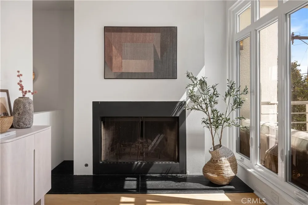 3019 3rd Street #202 Santa Monica, CA 90405