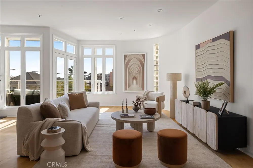 3019 3rd Street #202 Santa Monica, CA 90405