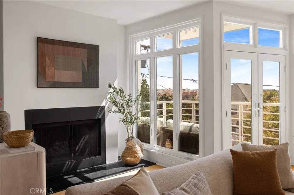 3019 3rd Street #202 Santa Monica, CA 90405