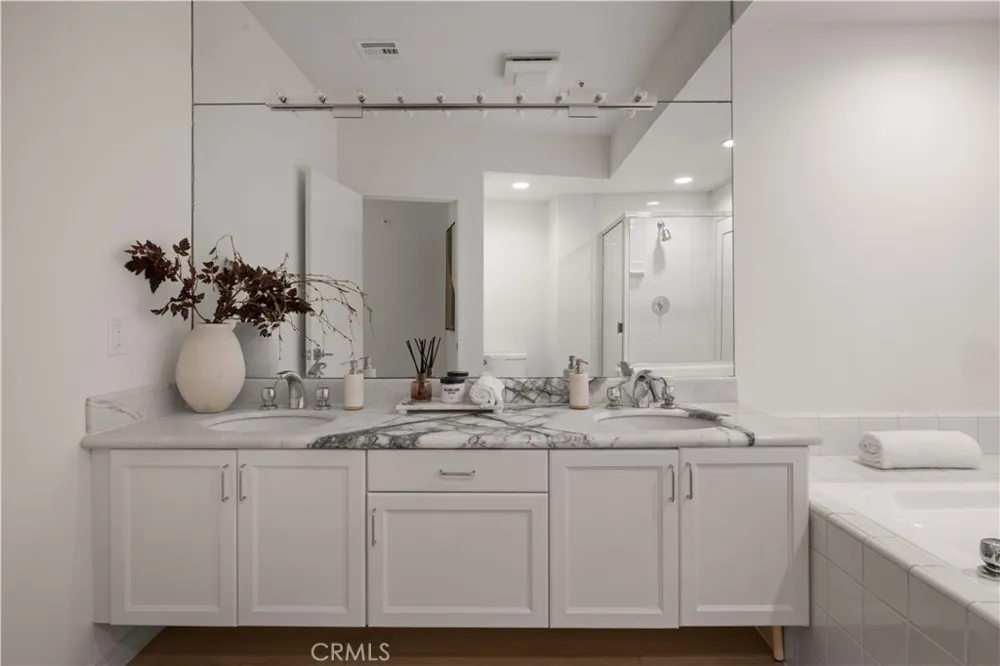 3019 3rd Street #202 Santa Monica, CA 90405