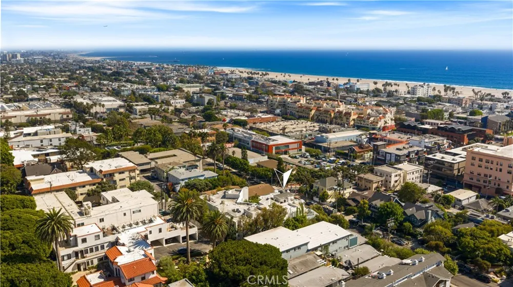 3019 3rd Street #202 Santa Monica, CA 90405