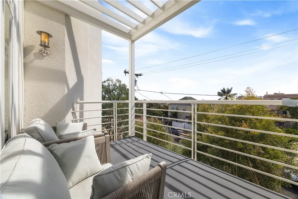 3019 3rd Street #202 Santa Monica, CA 90405