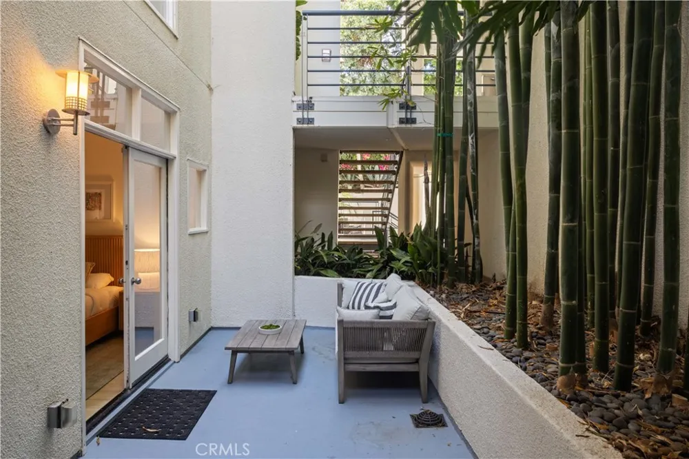 3019 3rd Street #202 Santa Monica, CA 90405