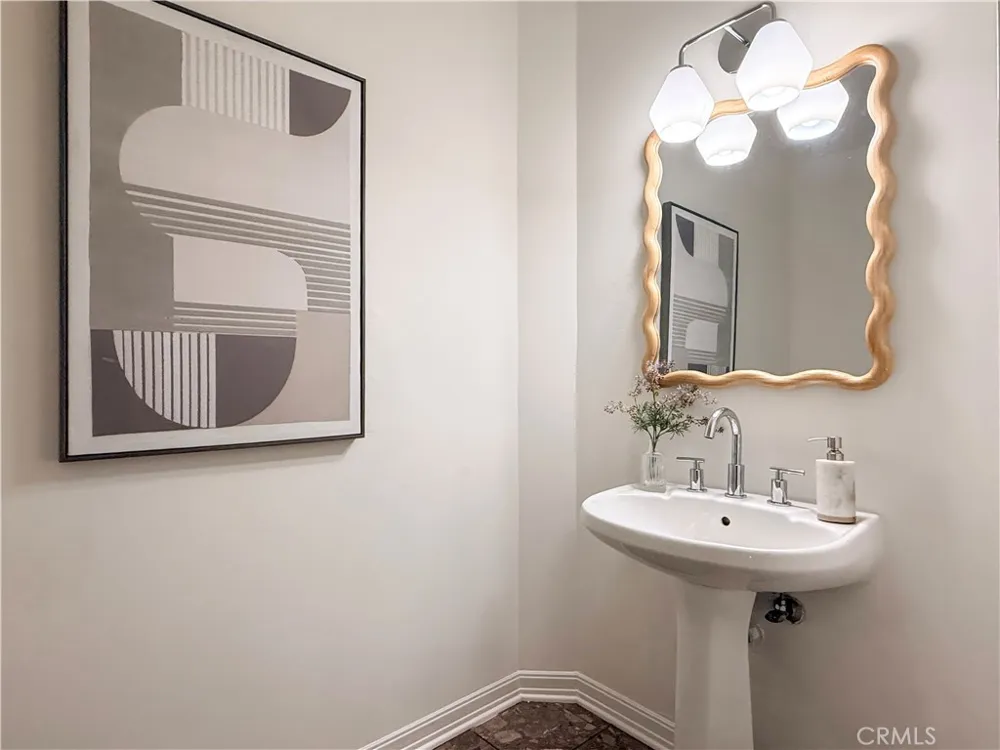 3019 3rd Street #202 Santa Monica, CA 90405