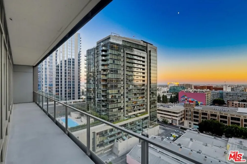 1100 S Hope Street #1302 Los Angeles, CA 90015
