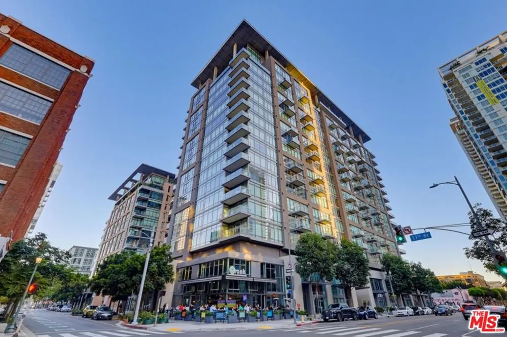 1100 S Hope Street #1302 Los Angeles, CA 90015