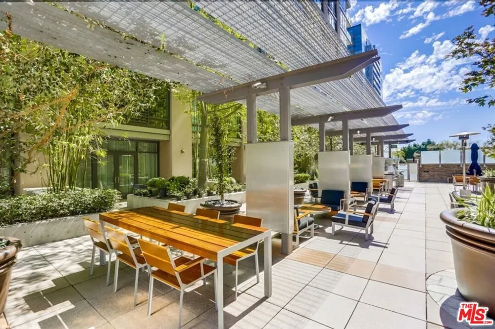 1100 S Hope Street #1302 Los Angeles, CA 90015