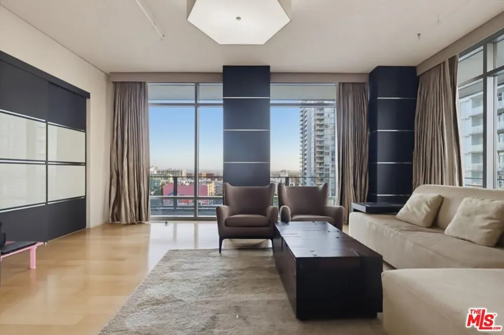 1100 S Hope Street #1302 Los Angeles, CA 90015