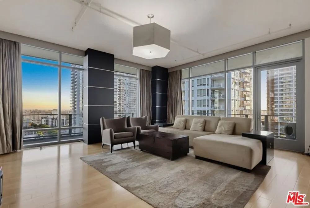 1100 S Hope Street #1302 Los Angeles, CA 90015