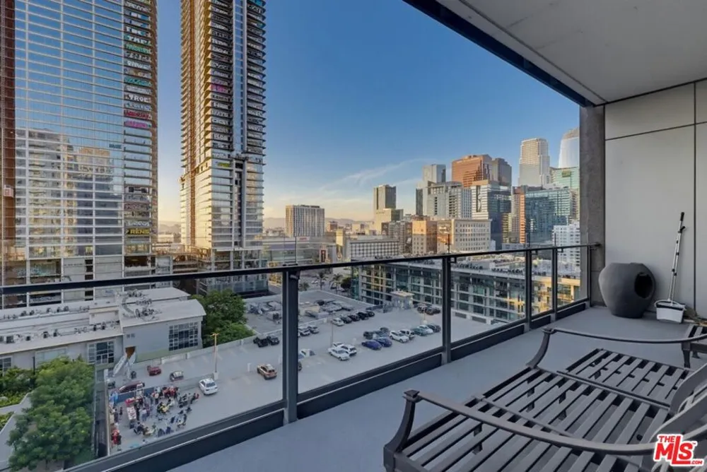 1100 S Hope Street #1302 Los Angeles, CA 90015