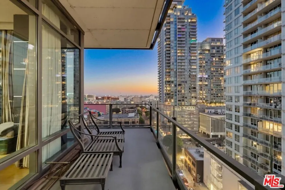 1100 S Hope Street #1302 Los Angeles, CA 90015