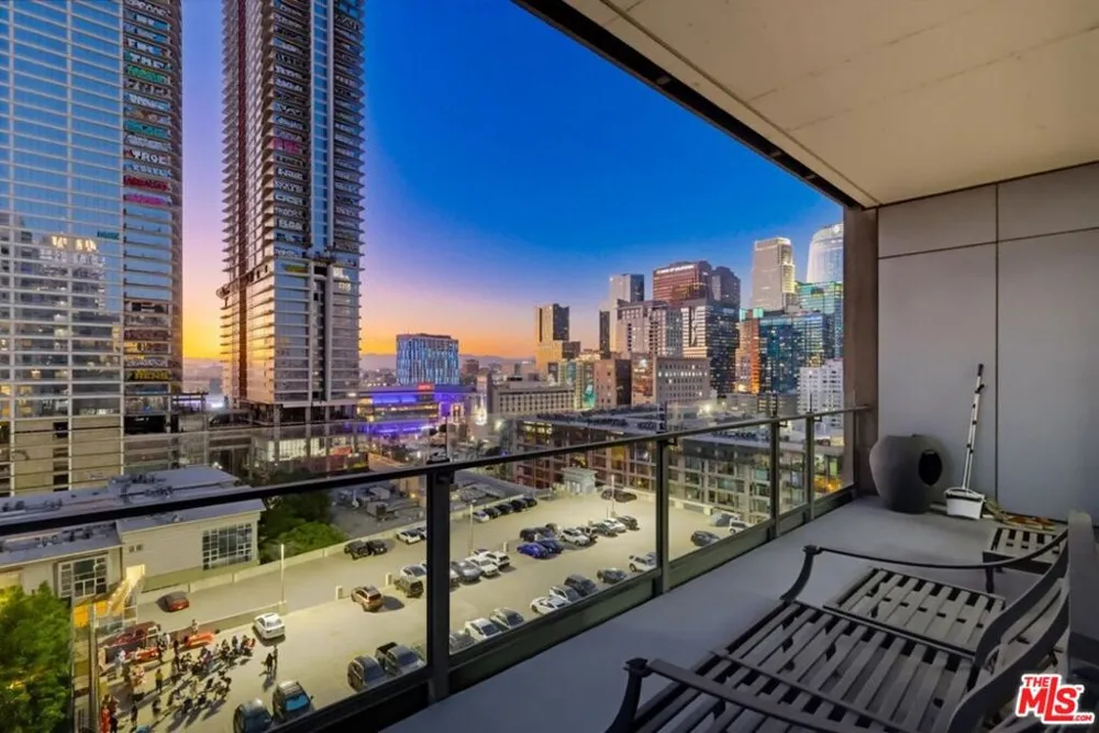 1100 S Hope Street #1302 Los Angeles, CA 90015