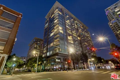 1100 S Hope Street #1302