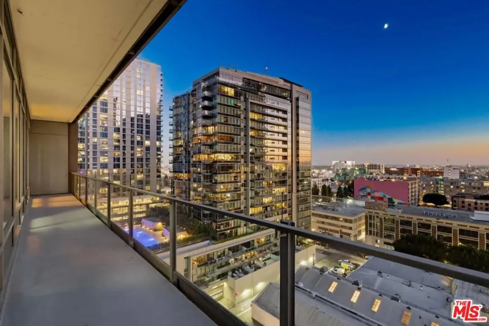 1100 S Hope Street #1302 Los Angeles, CA 90015