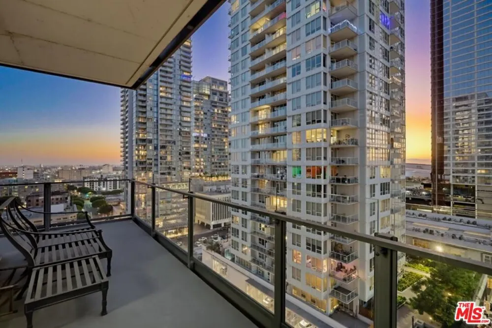 1100 S Hope Street #1302 Los Angeles, CA 90015