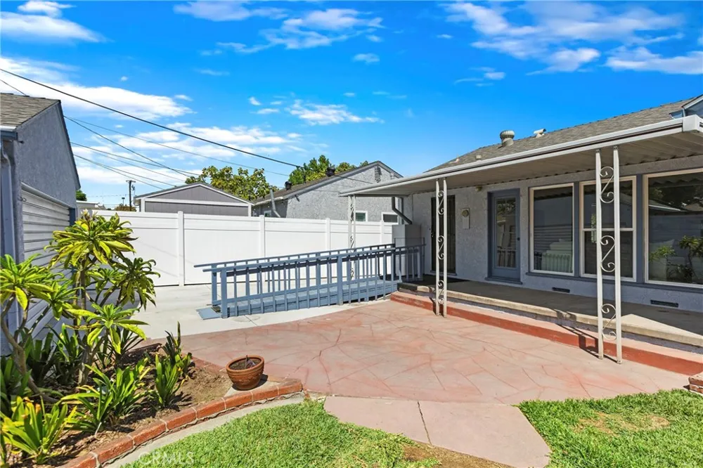 2842 Silva Street Lakewood, CA 90712