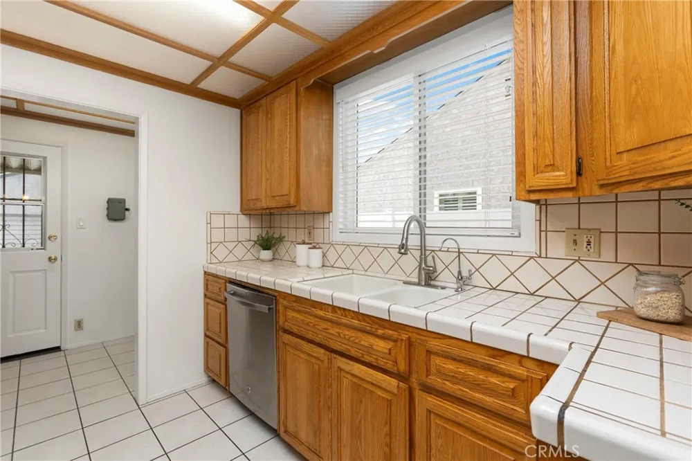 2842 Silva Street Lakewood, CA 90712
