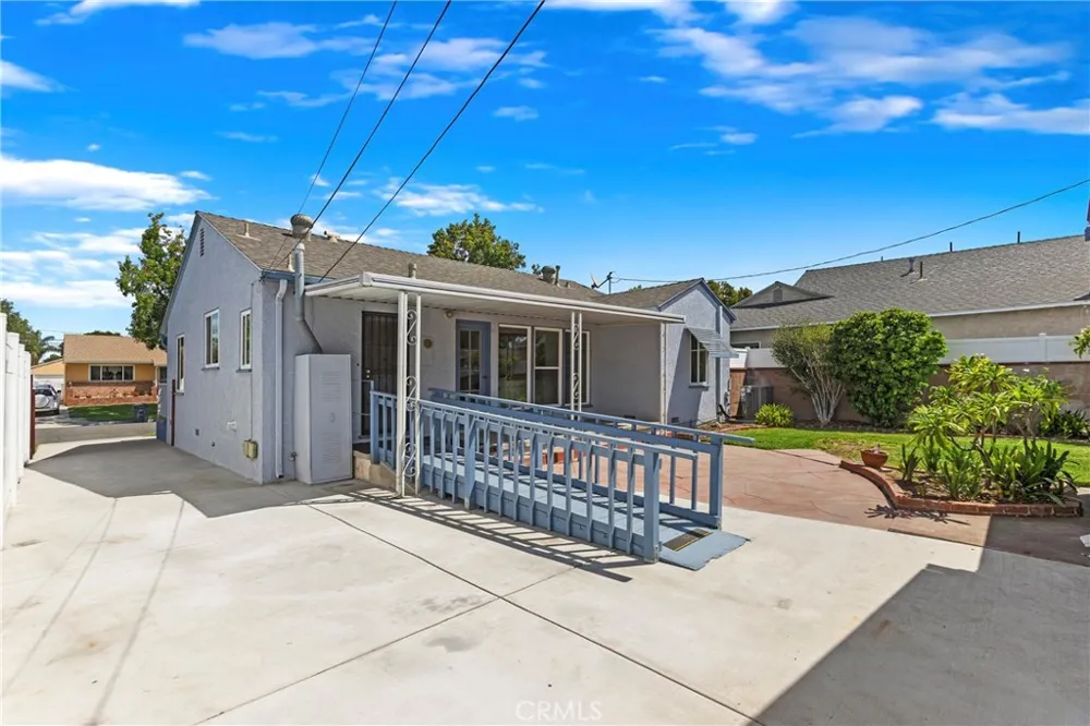 2842 Silva Street Lakewood, CA 90712