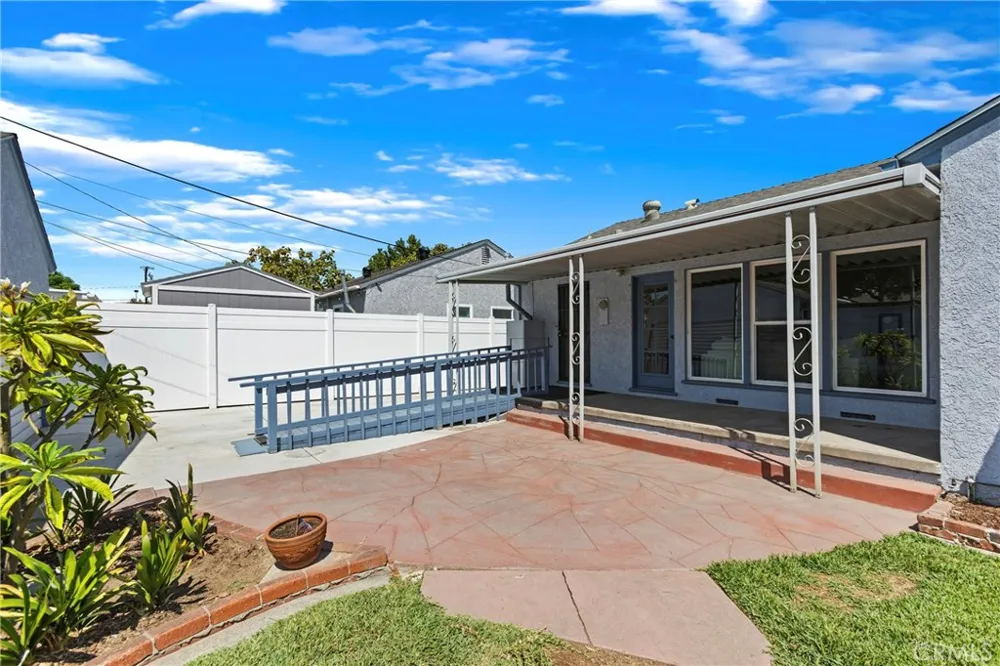 2842 Silva Street Lakewood, CA 90712