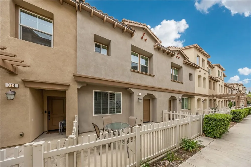 316 Calvados Azusa, CA 91702