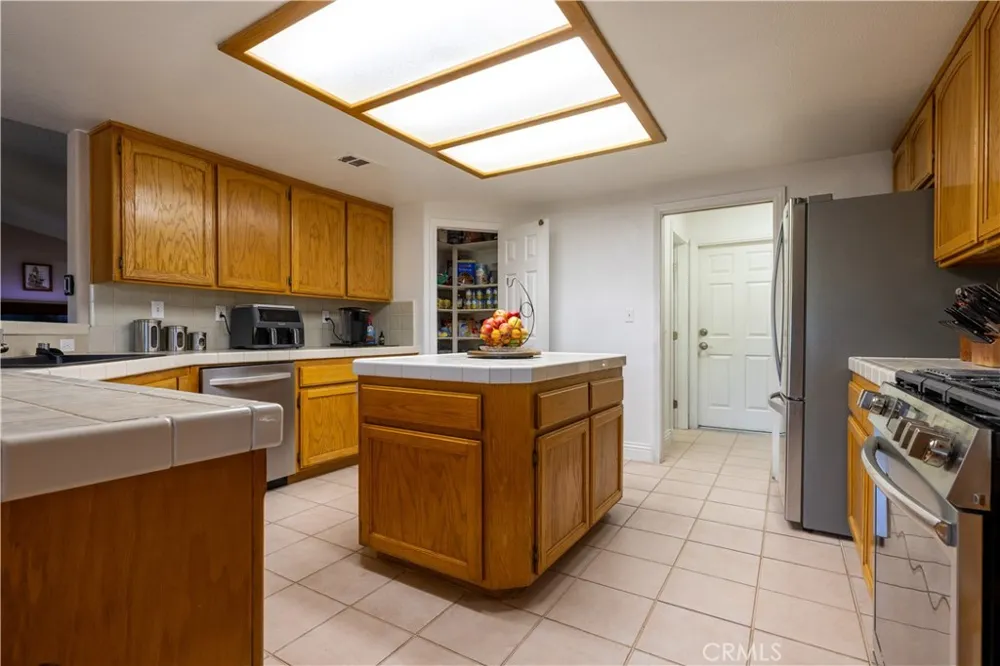 10011 Solano Victorville, CA 92392