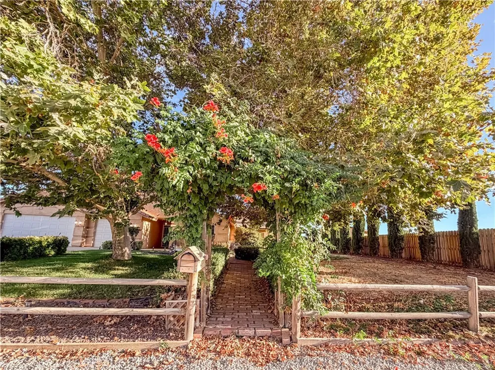 10011 Solano Victorville, CA 92392