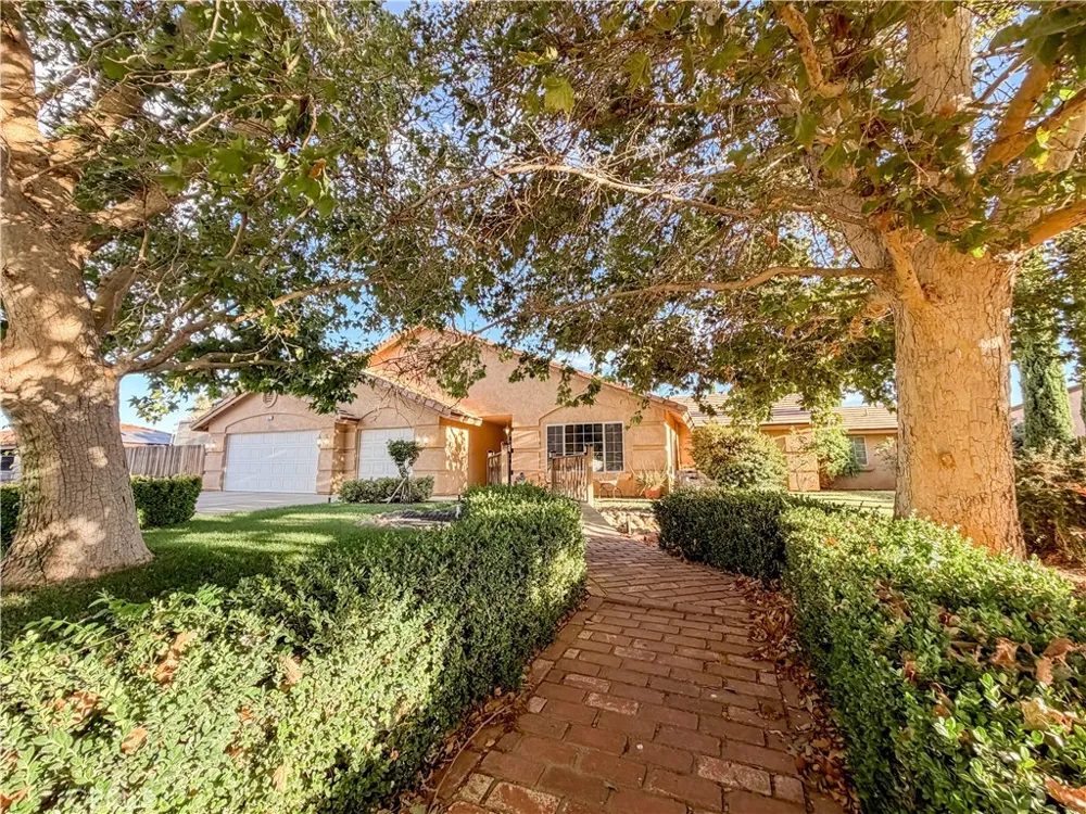 10011 Solano Victorville, CA 92392