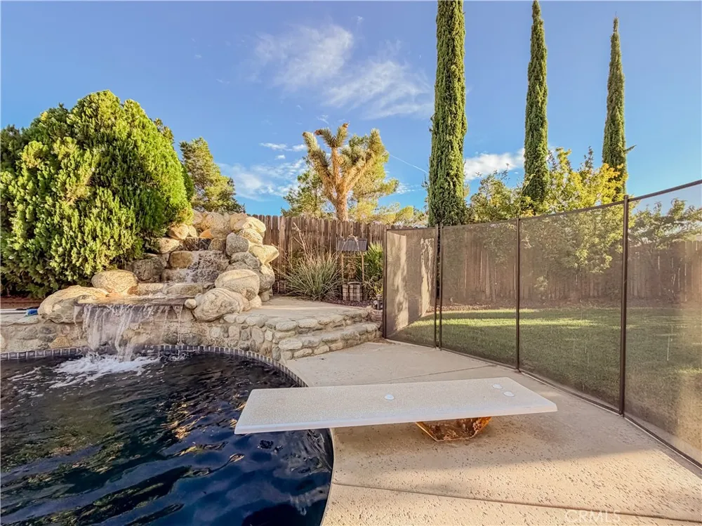 10011 Solano Victorville, CA 92392