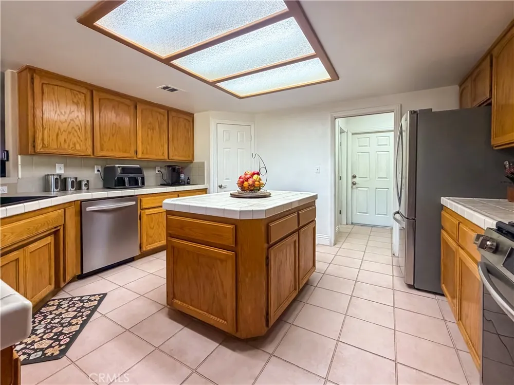 10011 Solano Victorville, CA 92392