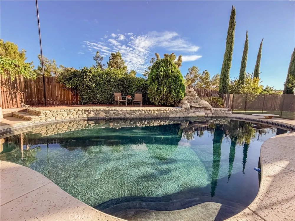 10011 Solano Victorville, CA 92392