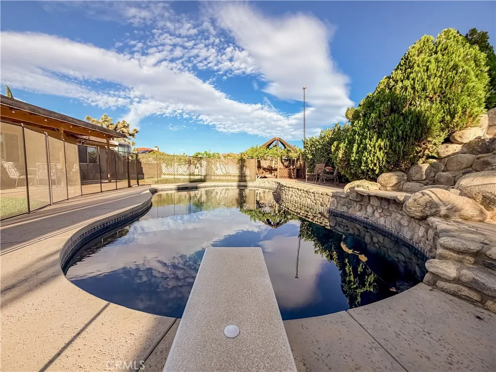 10011 Solano Victorville, CA 92392