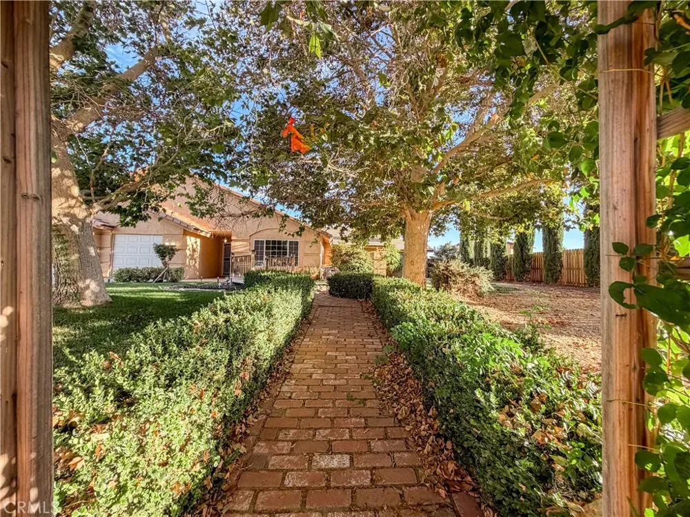 10011 Solano Victorville, CA 92392