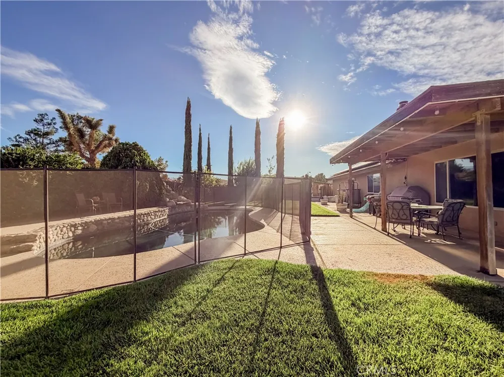 10011 Solano Victorville, CA 92392