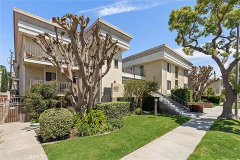 3425 E 15th #12D