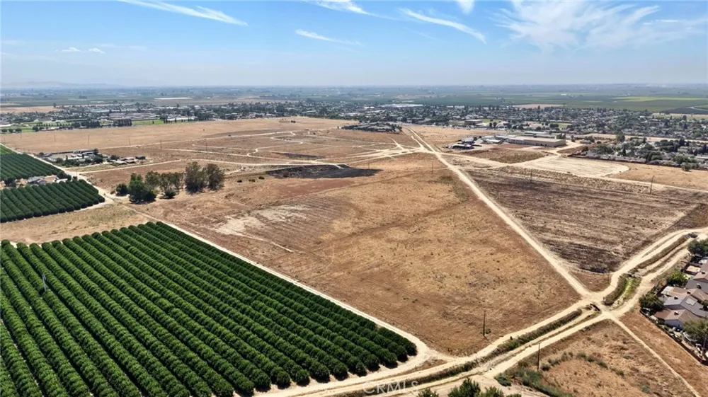 28 E South Avenue Parlier, CA 93648