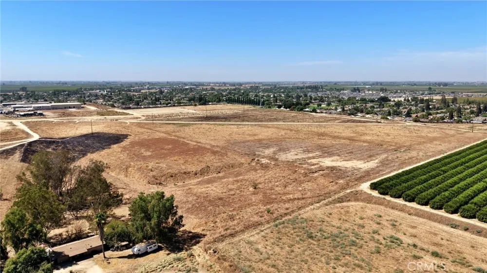 28 E South Avenue Parlier, CA 93648