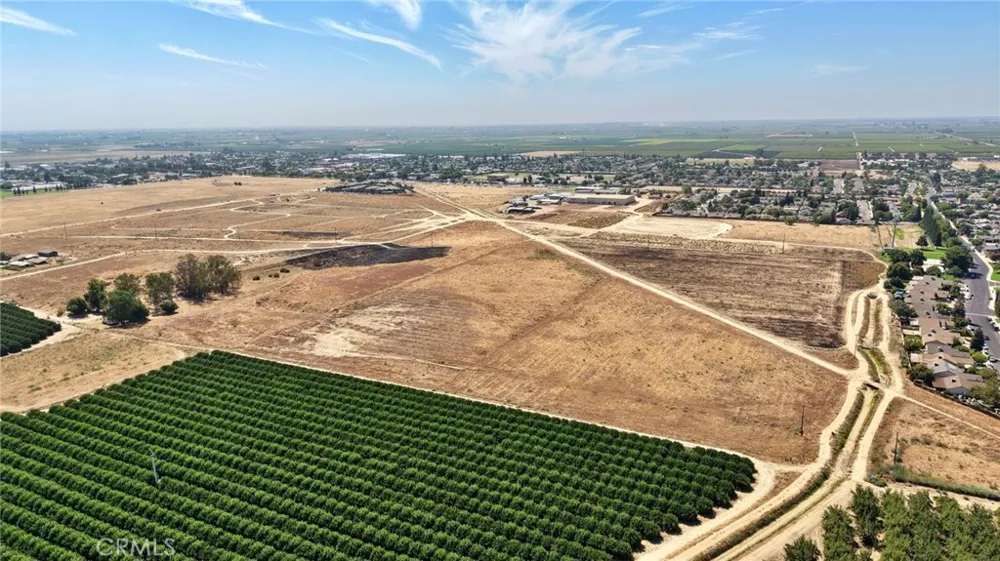 28 E South Avenue Parlier, CA 93648