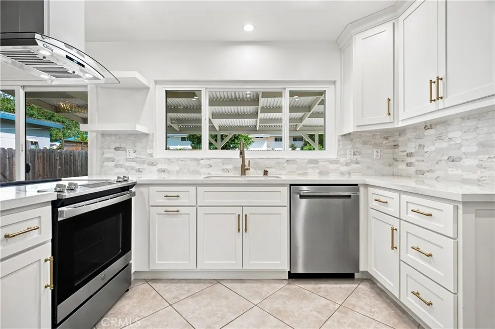 16451 Knapp St North Hills, CA 91343